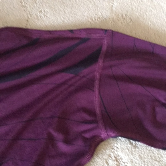 Lucy LS Workout tee size XS - Picture 2 of 8